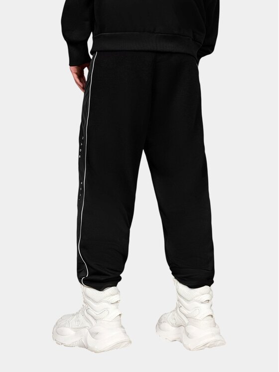 MADE BY SOCIETY MADE BY SOCIETY Spodnie materiałowe Pantaloni Nomad Rust - P17149 Czarny Basic Fit