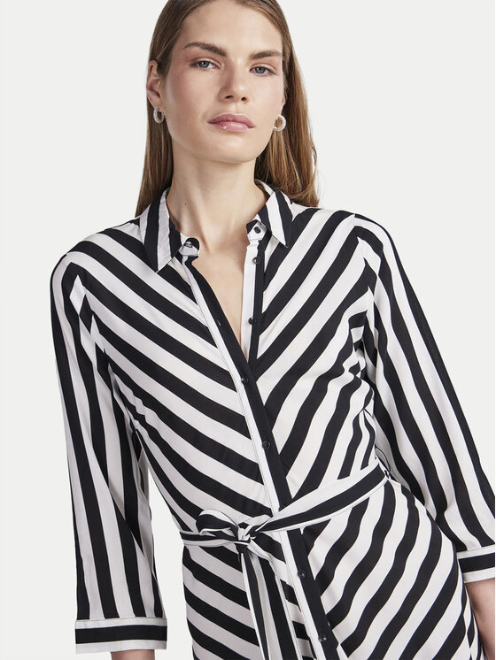 YAS YAS Marškinių tipo suknelė Savanna 26030247 Juoda Loose Fit