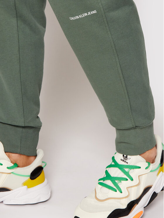 Calvin Klein Jeans Pantaloni da tuta J30J317688 Verde Regular Fit •  Modivo.it