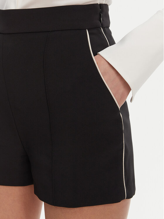 Elisabetta Franchi Elisabetta Franchi Szövet rövidnadrág SH-008-51E2 Fekete Regular Fit