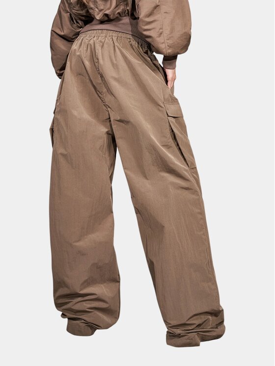 MADE BY SOCIETY MADE BY SOCIETY Spodnie materiałowe Veire Mocha - P27711 Brązowy Basic Fit