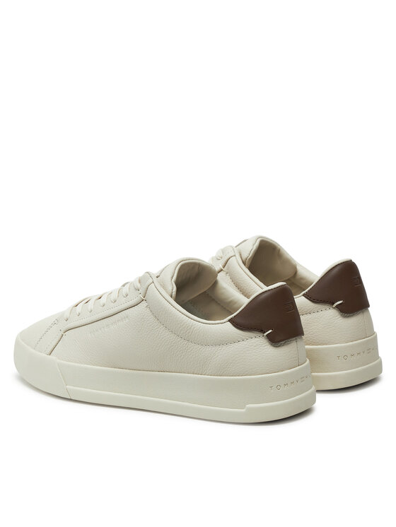 Tommy Hilfiger Tommy Hilfiger Laisvalaikio batai Th Court Best Tumbled Lth FM0FM05324 Smėlio