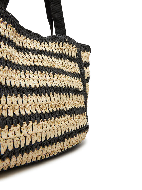 Zbliżenie na dolną część torebki shopper, widoczna struktura plecionki.