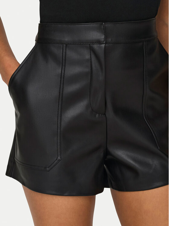 ONLY ONLY Tehisnahast šortsid Tricia 15287184 Must Baggy Fit