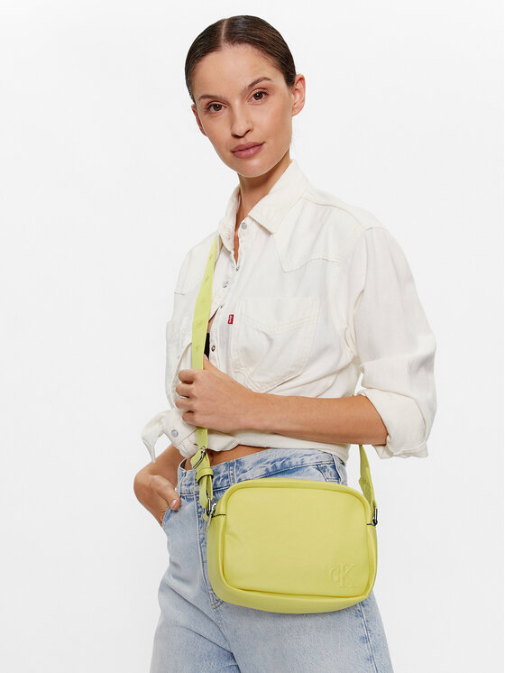 Calvin Klein Jeans Calvin Klein Jeans Ročna torba Ultralight Dblzip Camera Bag21 Pu K60K610326 Rumena