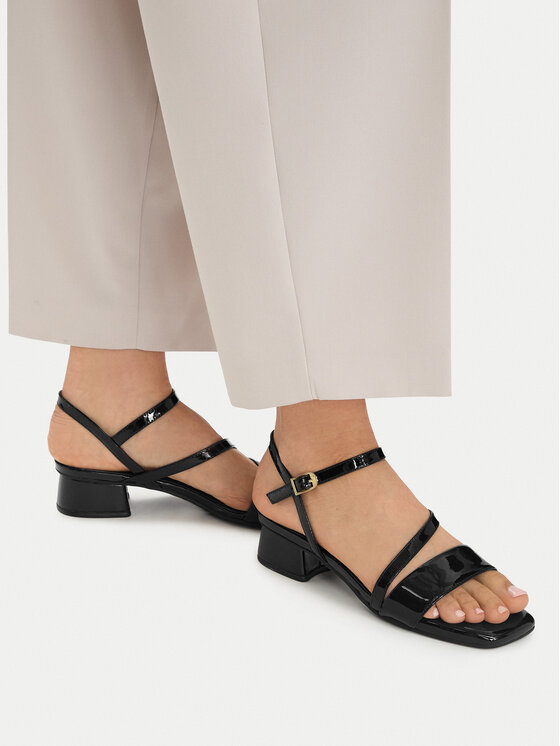 Clarks Clarks Sandale Serina35 Strap 26186117 Crna