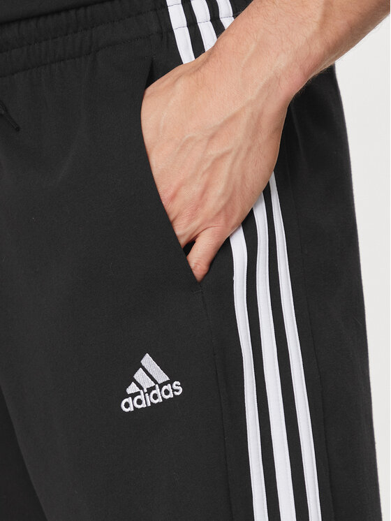 adidas adidas Pantaloni scurți sport Essentials 3-Stripes Shorts IC9378 Negru Regular Fit