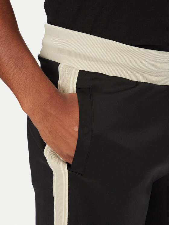 Guess Guess Pantaloni scurți sport Z5YD01 KCRU2 Negru Regular Fit