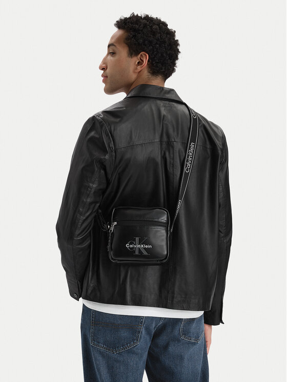 Calvin Klein Geantă crossover Bold Logo Webbing Square Crossbo LV04D3445G Negru