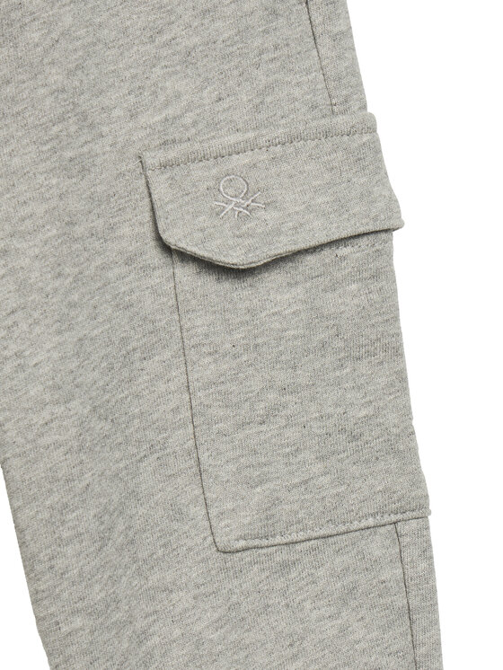 United Colors Of Benetton United Colors Of Benetton Donji dio trenerke 3UNIGF045 Siva Regular Fit