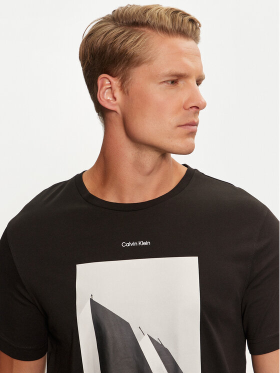 Calvin Klein Calvin Klein T-shirt City Photo K10K113597 Crna Regular Fit