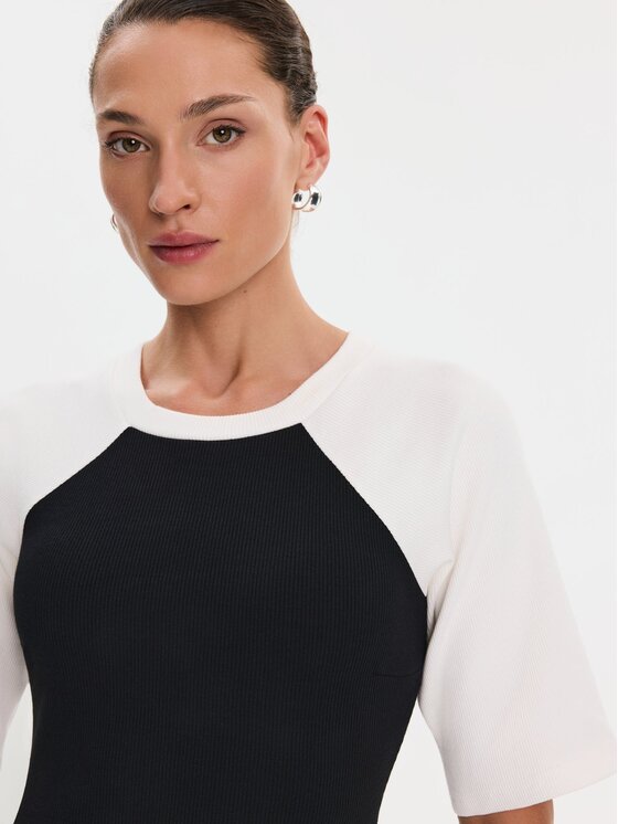 Nudyess Nudyess Sukienka codzienna Livia z prążka Czarny Slim Fit