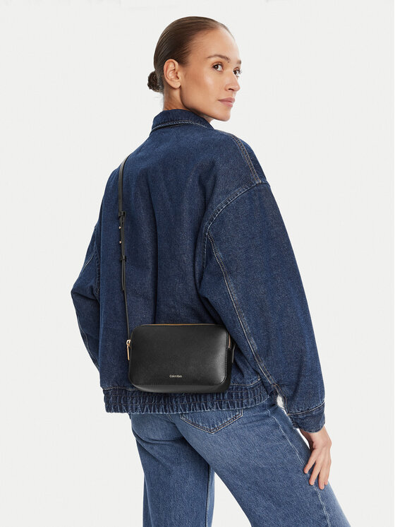 Calvin Klein Calvin Klein Käekott Foil Logo Elongated Camera Bag LV04F3276G Must