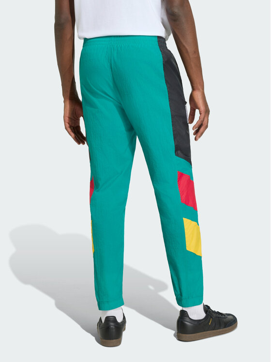 adidas adidas Spodnie dresowe 169207 Zielony Regular Fit