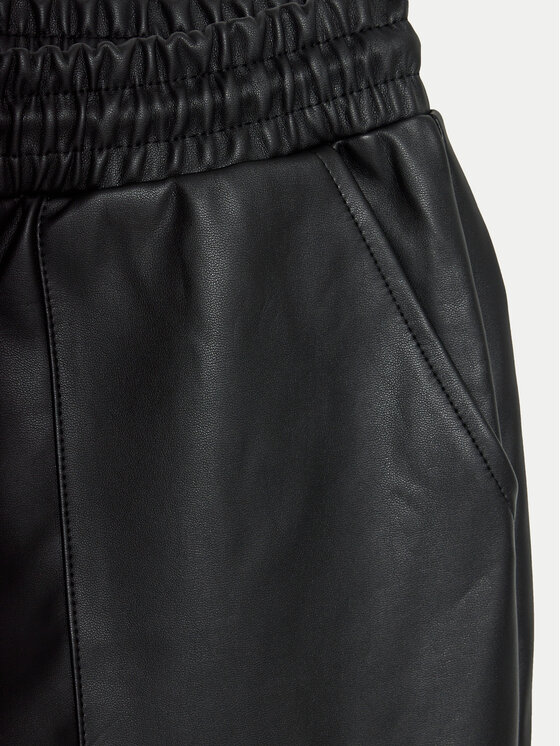 Coccodrillo Coccodrillo Hlače iz umetnega usnja ZC4119101CGJ Črna Regular Fit