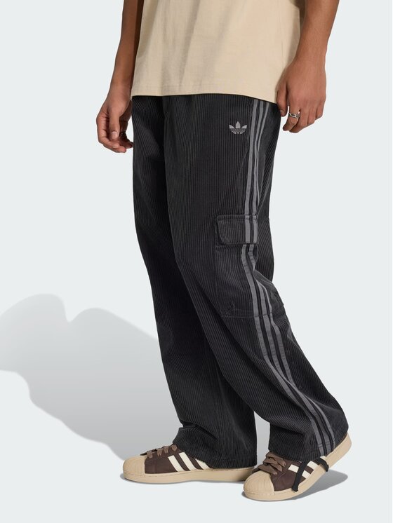 adidas adidas Spodnie materiałowe 169004 Czarny Loose Fit
