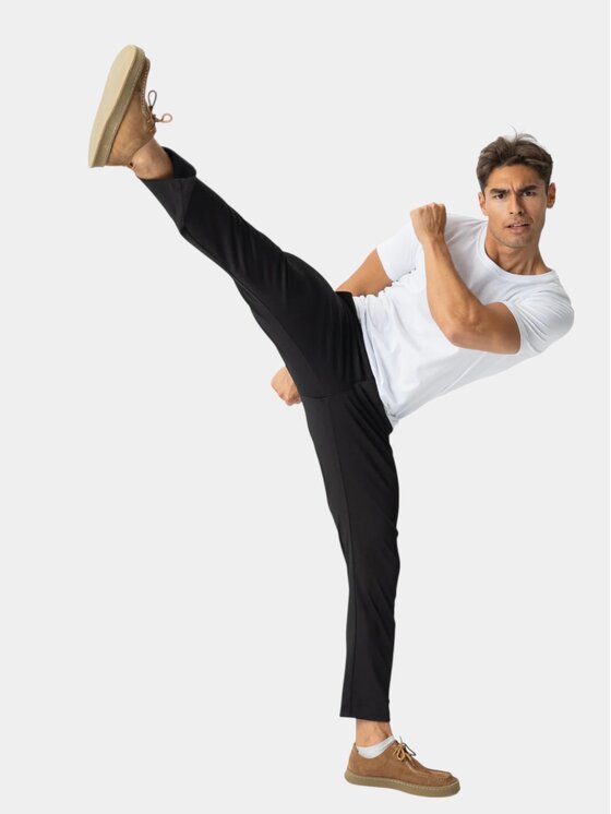 TeeShoppen TeeShoppen Spodnie garniturowe 'Perform Collection' Czarny Slim Fit