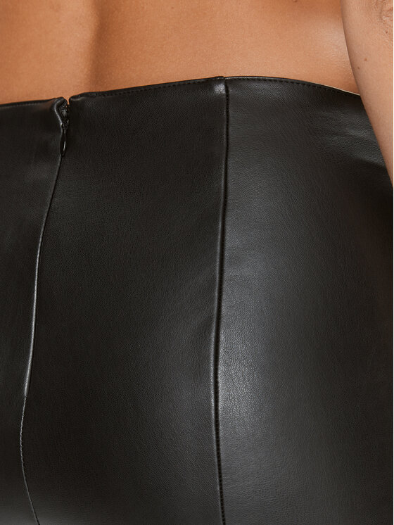 Guess Guess Hlače od imitacije kože Nia W3BB18 K8S30 Crna Regular Fit