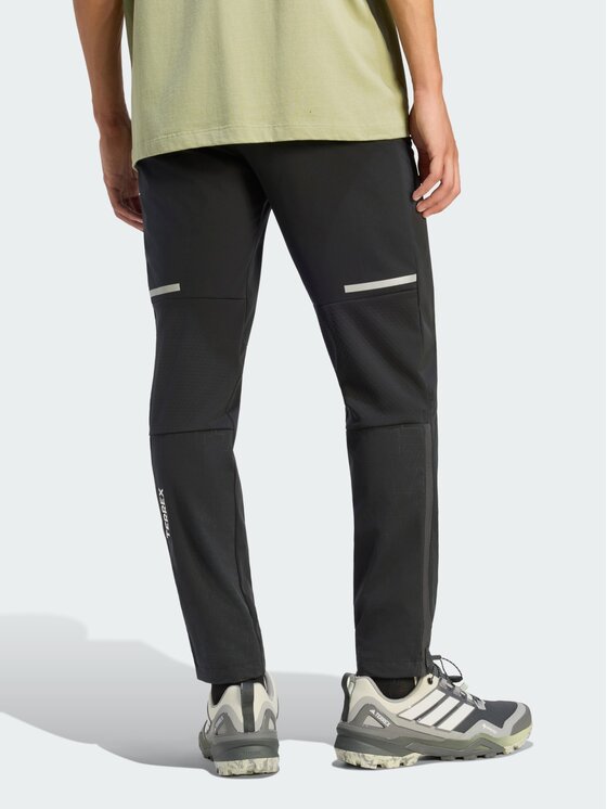 adidas adidas Spodnie zimowe 171007 Czarny Slim Fit