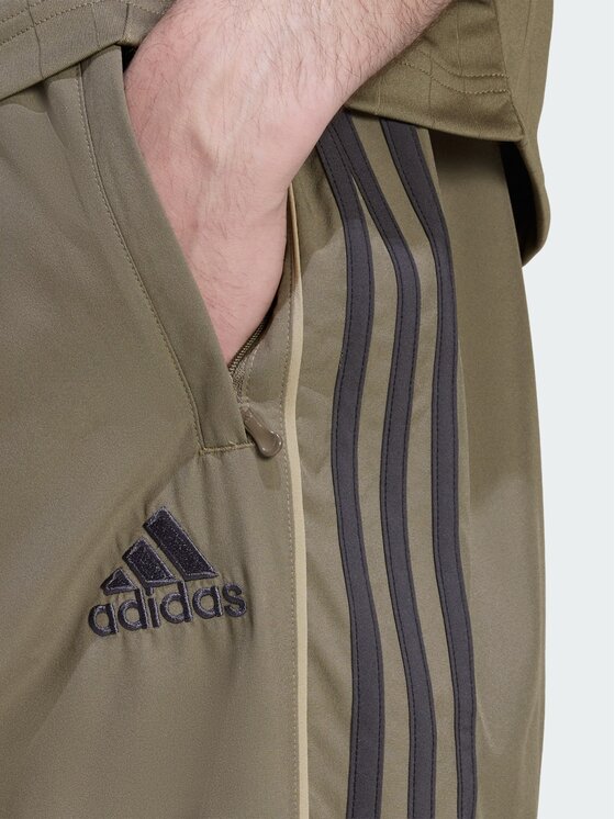 adidas adidas Spodnie materiałowe 152583 Brązowy Loose Fit