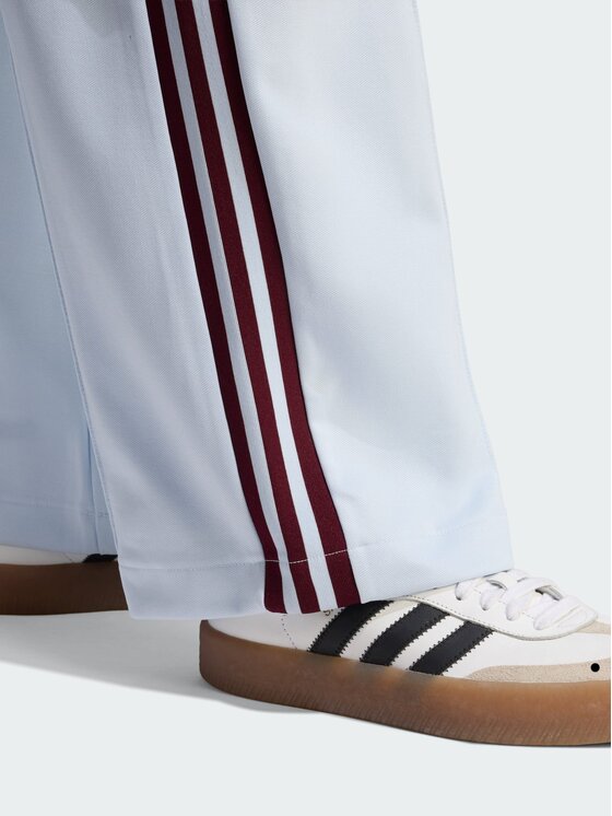 adidas adidas Spodnie dresowe CLASSIC Niebieski jasny Regular Fit