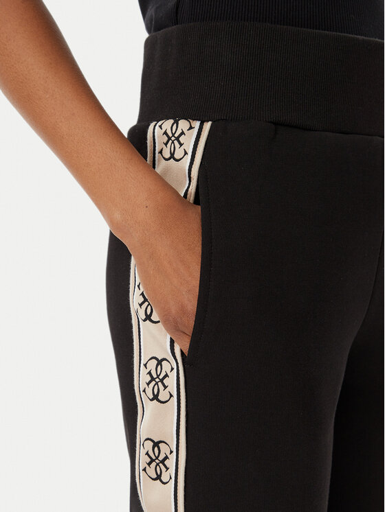 Guess Guess Долнище анцуг Britney V2YB15 KB3P2 Черен Regular Fit