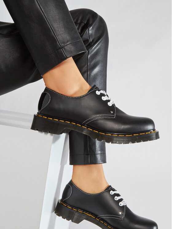 Dr martens hot sale 1461 hearts