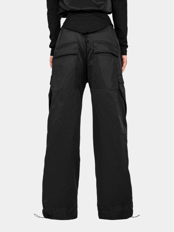 MADE BY SOCIETY MADE BY SOCIETY Spodnie materiałowe DRIFT DROP - P27823 Czarny Basic Fit