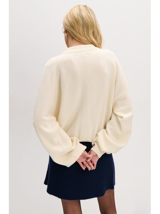 Fobya Fobya Sweter F2082 Kremowy Basic Fit