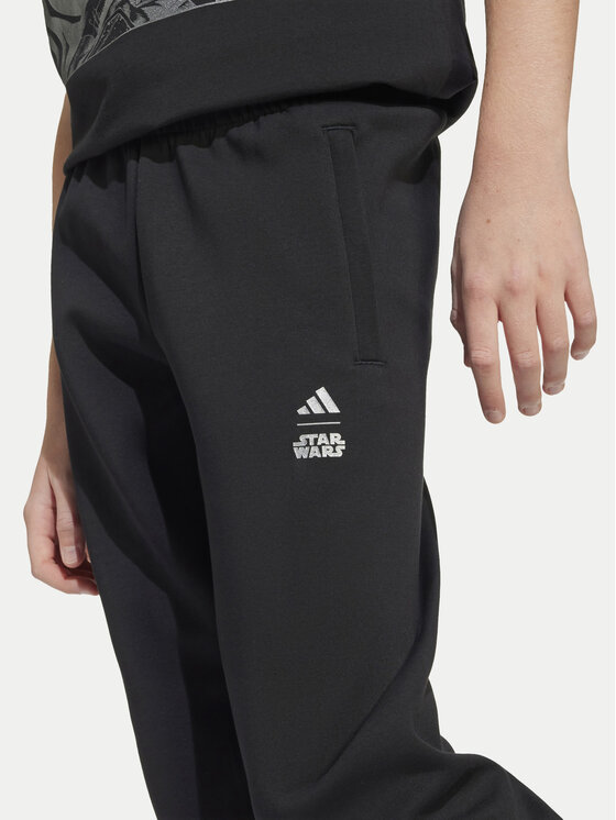 adidas adidas Teplákové nohavice Star Wars The Mandalorian™ JF3635 Čierna Regular Fit
