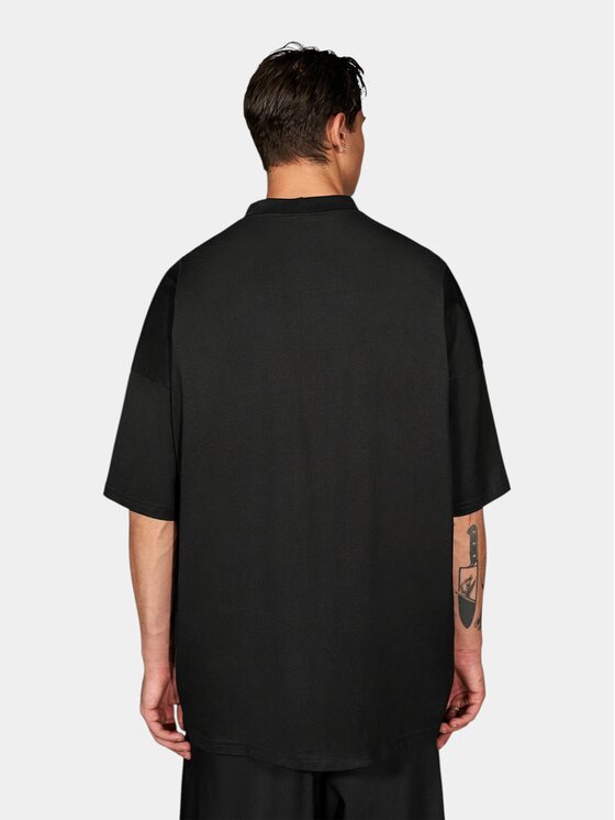 MADE BY SOCIETY MADE BY SOCIETY T-Shirt Private View - T17839 Czarny Basic Fit