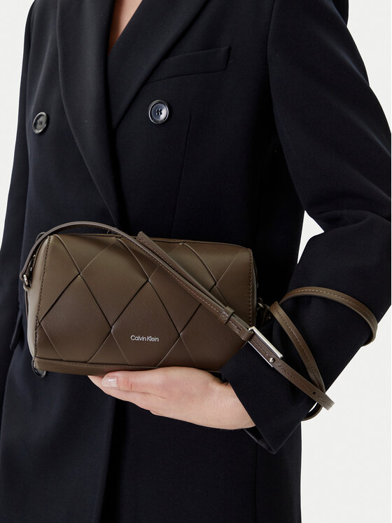 Calvin Klein Calvin Klein Ročna torba Ck Woven Camera Bag K60K613002 Rjava