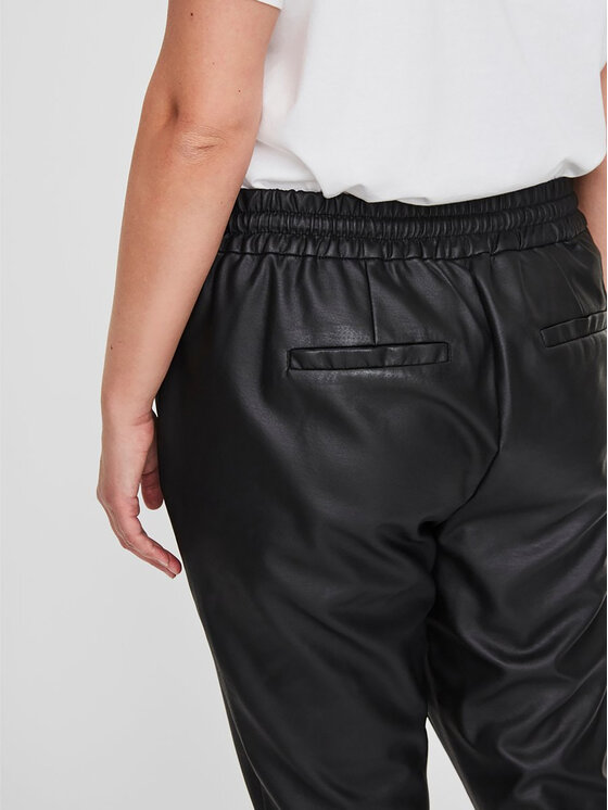 Vero Moda Curve Vero Moda Curve Spodnie z imitacji skóry 10225775 Czarny Regular Fit