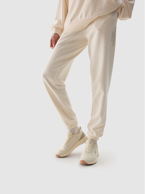 4F 4F Jogger nohavice 4FWSS24TTROF665-12S Biela Regular Fit