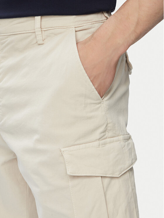 Guess Guess Pantaloncini di tessuto M6GDVA W1703 Crema Regular Fit