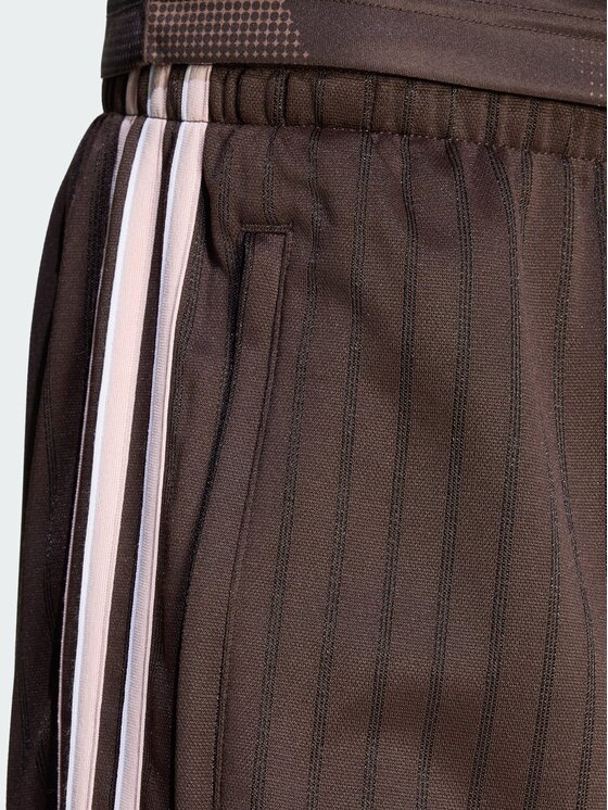 adidas adidas Szorty materiałowe 162226 Brązowy ciemny Regular Fit