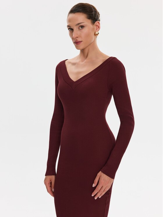 Nudyess Nudyess Sukienka codzienna Tiffany z prążka Bordowy Slim Fit