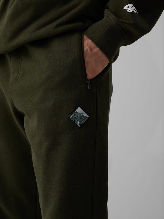 4F 4F Spodnie dresowe OVERLAND Khaki Regular Fit