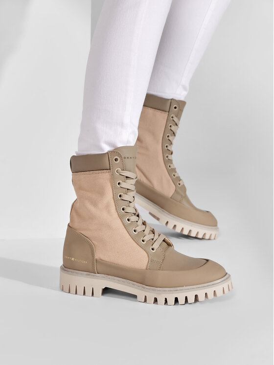 Tommy Hilfiger Tommy Hilfiger Trapper stila apavi Th Casual Lace Up Boot FW0FW06549 Bēšs