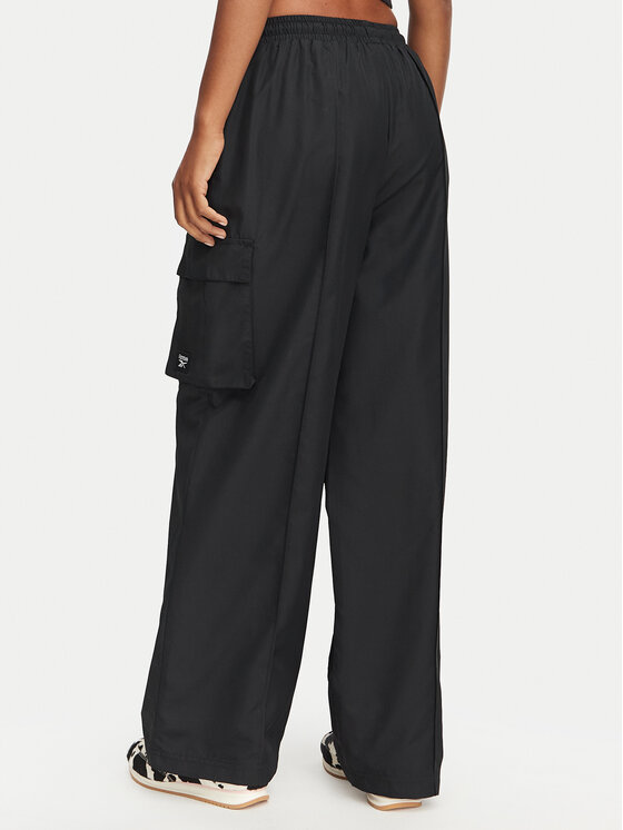 Reebok Reebok Pantaloni da tuta Zosia RK25704CCW Nero Regular Fit