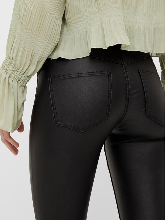 Pieces Pieces Hlače iz umetnega usnja Shape-Up 17108412 Črna Skinny Fit
