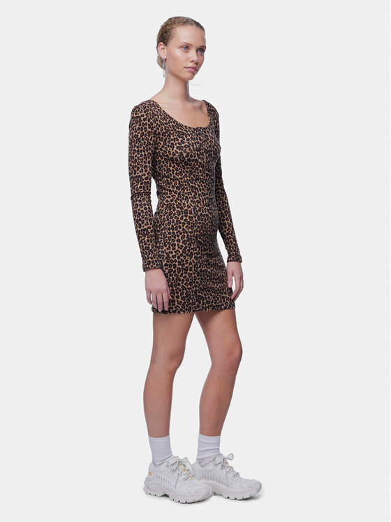 Pieces Pieces Vsakodnevna obleka Kitte 17148389 Rjava Slim Fit