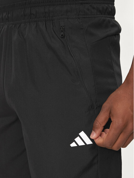 adidas adidas Športové kraťasy Train Essentials Woven Training Shorts IC6976 Čierna Regular Fit