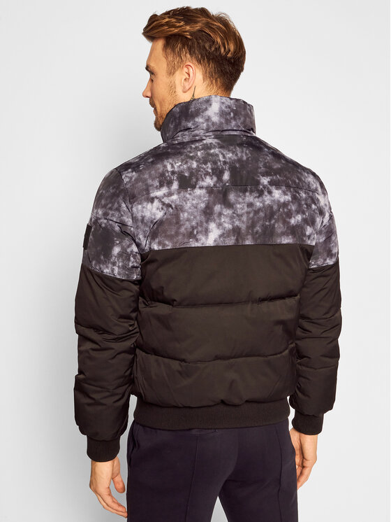 Calvin Klein Jeans Pūkinė striukė Cloud Print J30J316613 Juoda Regular Fit  • Modivo.lt