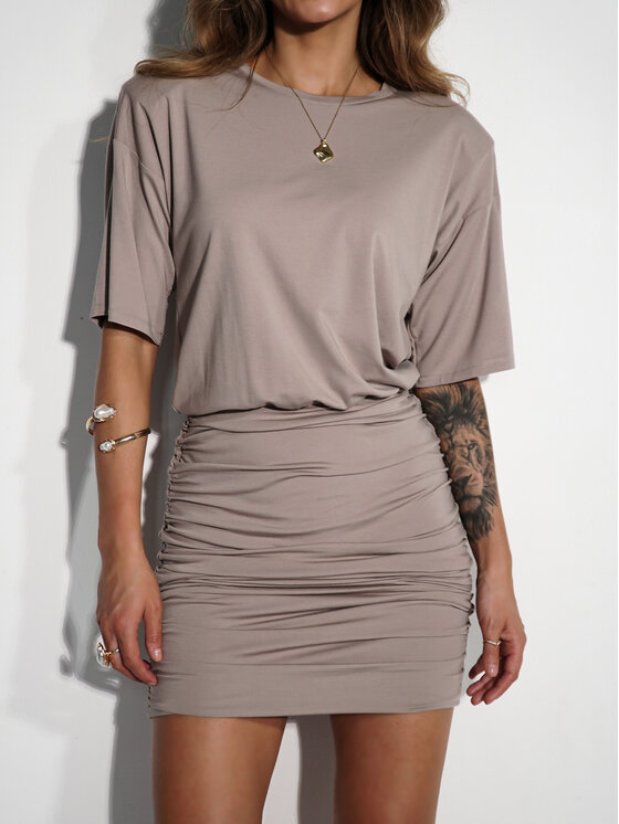 LilaLou LilaLou Sukienka dzianinowa Lindi Beżowy Slim Fit