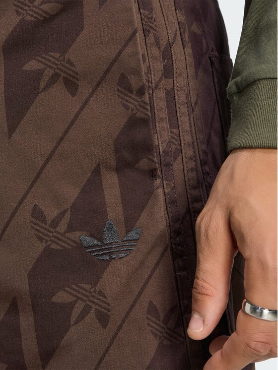 adidas adidas Szorty materiałowe 171836 Brązowy Loose Fit