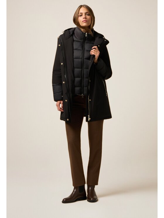 Oltre Oltre Giubbotto piumino F043R001462N033 Nero A-Line Fit