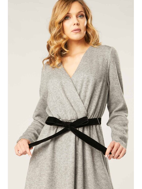 QUIOSQUE QUIOSQUE Sukienka codzienna QUIOSQUE 4NL001231 Szary Regular Fit