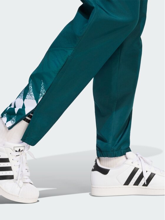adidas adidas Spodnie dresowe 169222 Zielony Slim Fit