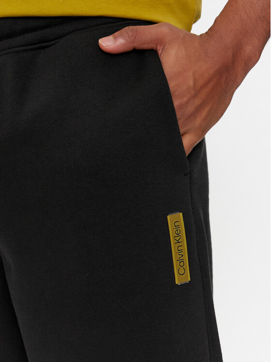 Calvin Klein Calvin Klein Donji dio trenerke Grid Logo K10K112430 Crna Relaxed Fit